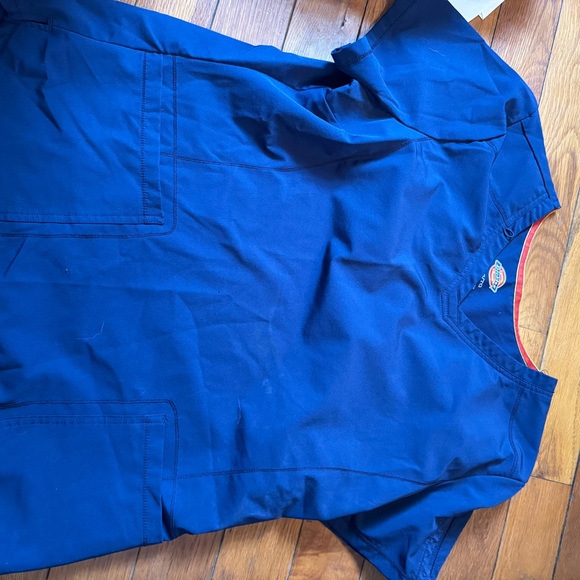 Scrub top - Picture 2 of 2